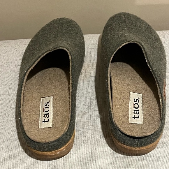 Taos Woolery Olive Wool Clogs Slip ons, size 39 - Picture 3 of 5